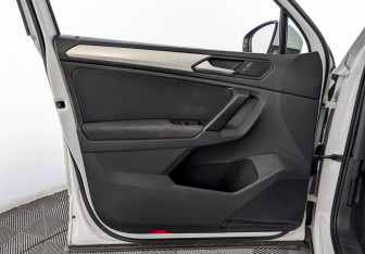 Подержанный автомобиль Volkswagen Tiguan 2021 года (18 фото)