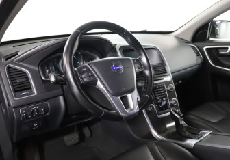 Подержанный автомобиль Volvo XC60 2014 года (13 фото)