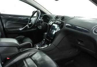 Подержанный автомобиль Ford Mondeo Sedan 2014 года (6 фото)