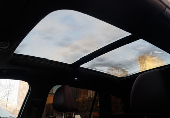 Подержанный автомобиль Geely Monjaro 2023 года (17 фото)