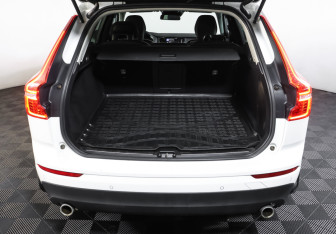 Подержанный автомобиль Volvo XC60 2018 года (10 фото)