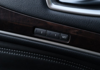 Подержанный автомобиль Infiniti QX60 2017 года (22 фото)
