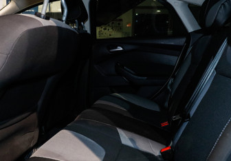 Подержанный автомобиль Ford Focus Hatchback 2013 года (8 фото)