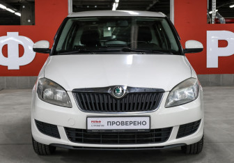Подержанный автомобиль Skoda Fabia Hatchback 2011 года (2 фото)
