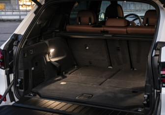 Подержанный автомобиль BMW X5 2023 года (35 фото)
