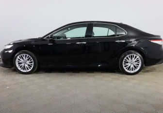 Подержанный автомобиль Toyota Camry Sedan 2018 года (8 фото)
