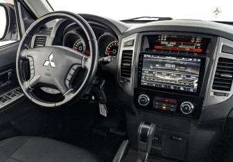 Подержанный автомобиль Mitsubishi Pajero 2021 года (28 фото)
