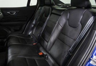 Подержанный автомобиль Volvo S60 2020 года (15 фото)