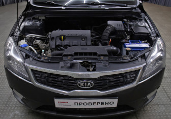 Подержанный автомобиль Kia Ceed Hatchback 2010 года (9 фото)