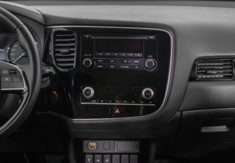 Подержанный автомобиль Mitsubishi Outlander 2021 года (14 фото)