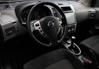 Подержанный автомобиль Nissan X-Trail 2008 года (12 фото)