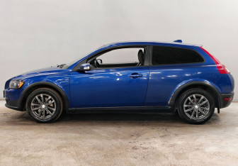 Подержанный автомобиль Volvo C30 2007 года (8 фото)