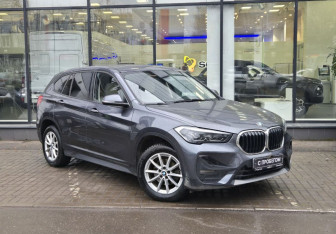 Подержанный автомобиль BMW X1 2020 года (3 фото)