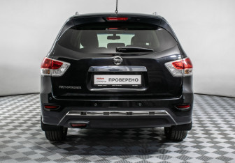 Подержанный автомобиль Nissan Pathfinder 2016 года (6 фото)
