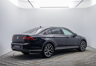 Подержанный автомобиль Volkswagen Passat Sedan 2017 года (5 фото)