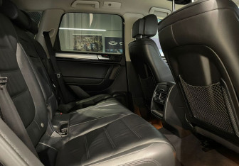 Подержанный автомобиль Volkswagen Touareg 2014 года (12 фото)