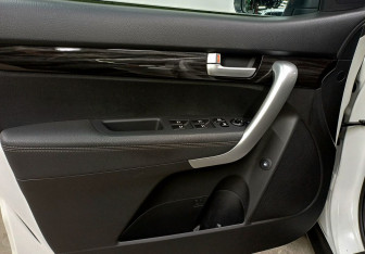 Подержанный автомобиль Kia Sorento 2011 года (18 фото)