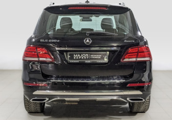 Подержанный автомобиль Mercedes-Benz GLE 2018 года (6 фото)