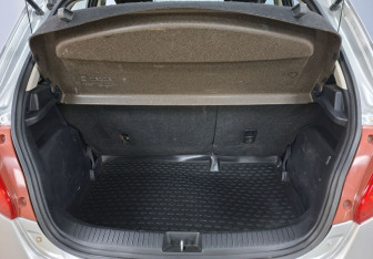 Подержанный автомобиль Mazda 2 Hatchback 2009 года (12 фото)