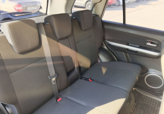 Подержанный автомобиль Suzuki Grand Vitara 2008 года (13 фото)