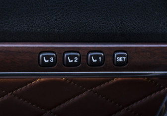 Подержанный автомобиль Toyota Land Cruiser Suv 2016 года (18 фото)