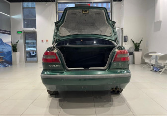 Подержанный автомобиль Volvo S40 1999 года (7 фото)