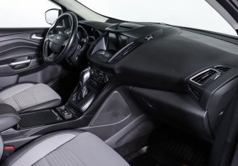 Подержанный автомобиль Ford Kuga 2017 года (11 фото)