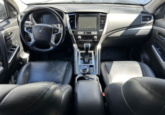 Подержанный автомобиль Mitsubishi Pajero Sport 2022 года (11 фото)