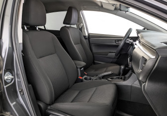 Подержанный автомобиль Toyota Corolla Sedan 2015 года (23 фото)