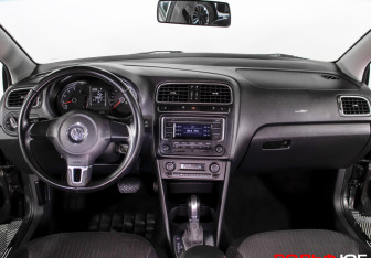 Подержанный автомобиль Volkswagen Polo Sedan 2014 года (13 фото)