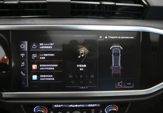 Подержанный автомобиль Audi Q3 2023 года (20 фото)