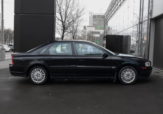 Подержанный автомобиль Volvo S80 2002 года (4 фото)