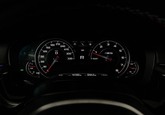 Подержанный автомобиль BMW M5 Sedan 2018 года (13 фото)