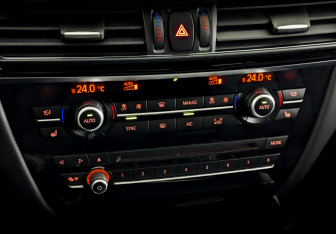 Подержанный автомобиль BMW X5 2017 года (28 фото)