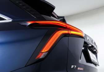 Подержанный автомобиль Haval F7 2024 года (23 фото)