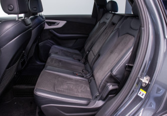 Подержанный автомобиль Audi Q7 2019 года (11 фото)