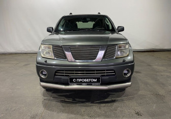 Подержанный автомобиль Nissan Pathfinder 2006 года (2 фото)