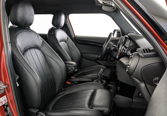 Подержанный автомобиль MINI Hatch 2020 года (24 фото)