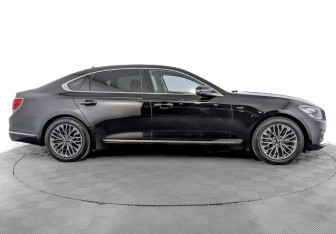 Подержанный автомобиль Kia K900 2022 года (4 фото)