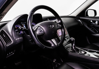 Подержанный автомобиль Infiniti Q50 2016 года (12 фото)