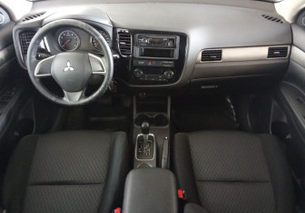 Подержанный автомобиль Mitsubishi Outlander 2014 года (9 фото)