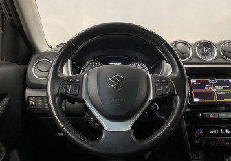 Подержанный автомобиль Suzuki Vitara 2019 года (15 фото)