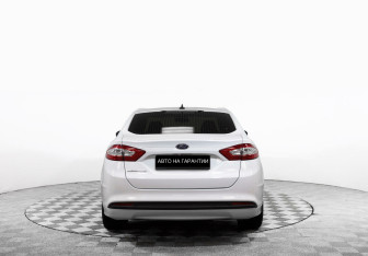 Подержанный автомобиль Ford Mondeo Sedan 2017 года (6 фото)