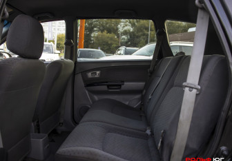 Подержанный автомобиль Kia Carens 2005 года (10 фото)