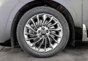 Подержанный автомобиль Voyah Dream 2024 года (20 фото)