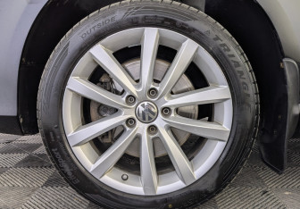 Подержанный автомобиль Volkswagen Passat Sedan 2012 года (12 фото)