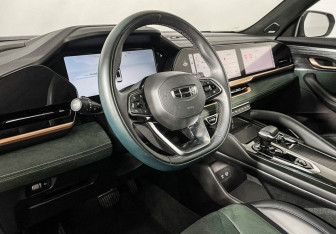 Подержанный автомобиль Geely Monjaro 2023 года (13 фото)