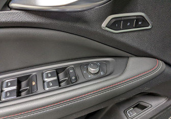 Подержанный автомобиль Geely Tugella 2022 года (12 фото)