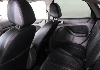 Подержанный автомобиль Ford Focus Hatchback 2006 года (8 фото)