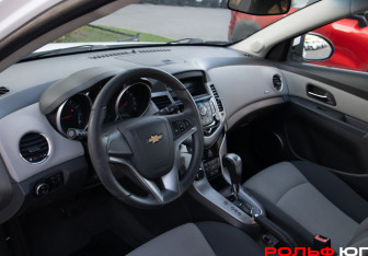 Подержанный автомобиль Chevrolet Cruze Sedan 2009 года (10 фото)